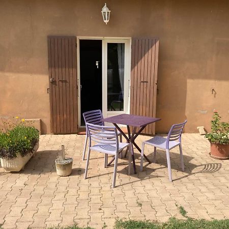 Auberge Les Olivades Mallemort Exterior foto