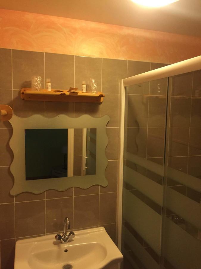 Auberge Les Olivades Mallemort Exterior foto